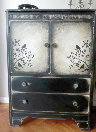 Example of sponge painting on furniture