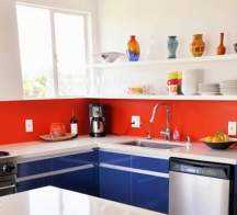 Backsplash walls can be painted with an accent color